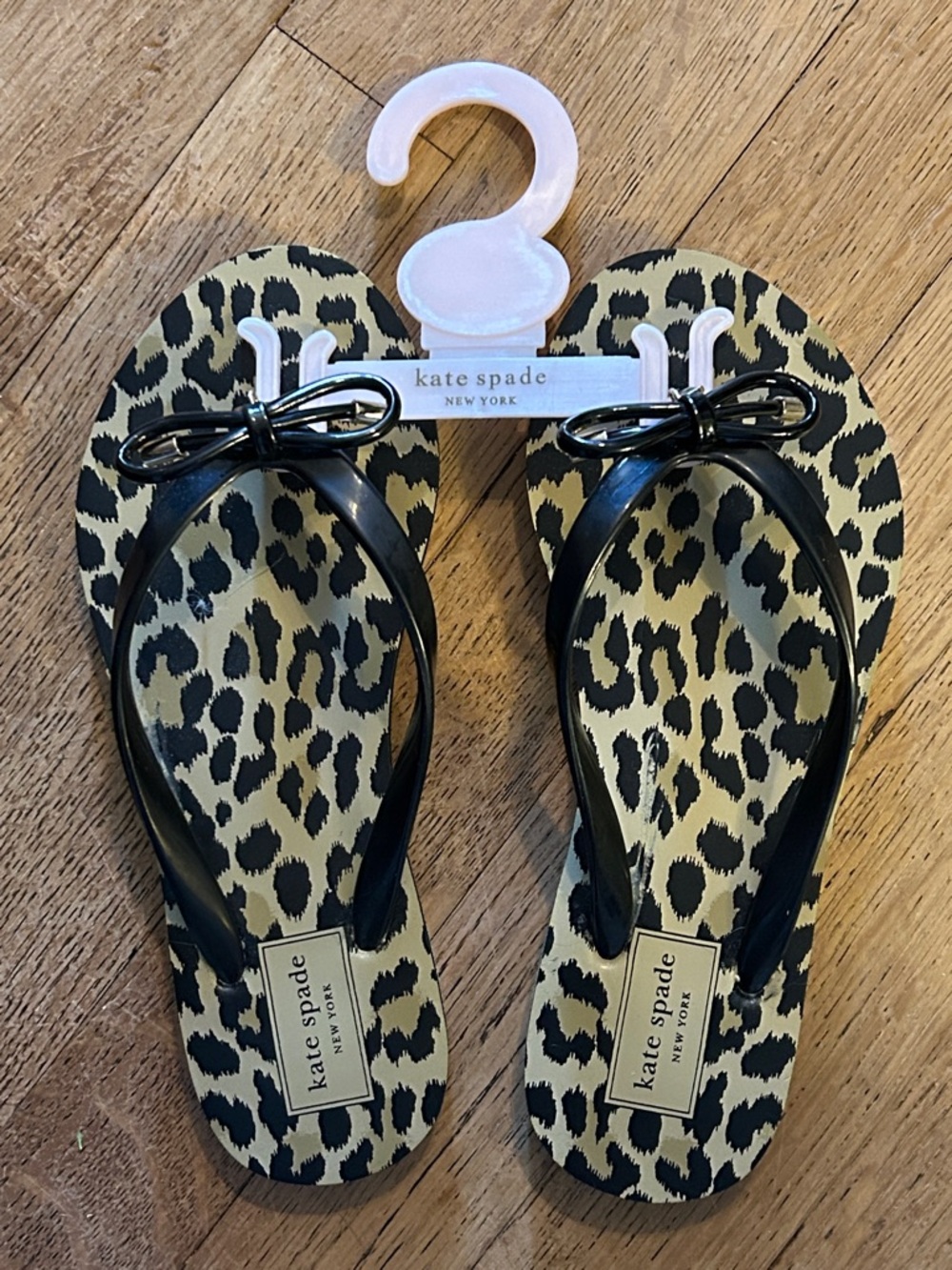 kate spade Leopard-Print Flip Flop Sandals with Black Bow Straps size 5